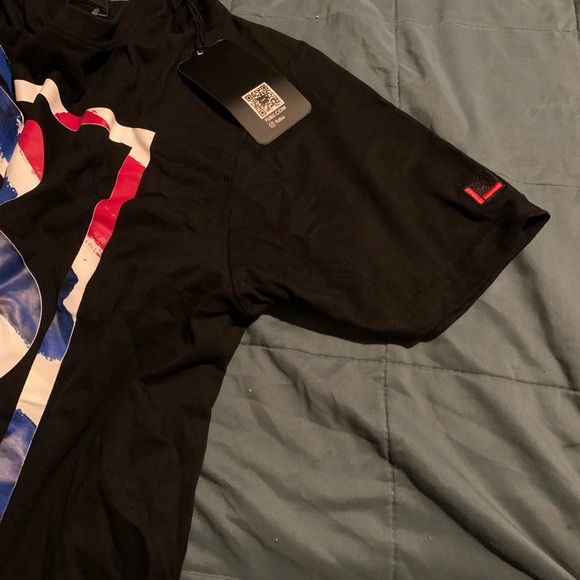 FUBU XL NWT VINTAGE Black and Red Short Sleeve Tee with Graphic Design - Picture 4 of 5